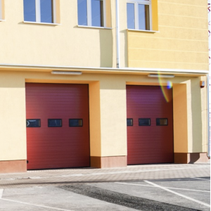 Porte Sectionnelle Industrielle L 3.5 m x H 2.5 m en panneaux sandwich 40 mm isolé avec Hublots