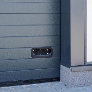 Porte Sectionnelle Industrielle L 4.5 m x H 4.5 m en panneaux sandwich 40 mm isolé avec Rangée vitrée