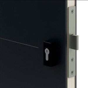 Porte de service industrielle L 1.05 m x H 2.15 m en encadrement aluminium et remplissage panneaux acier 40 mm