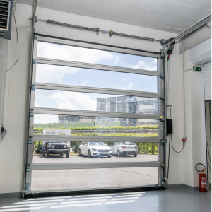 Porte sectionnelle industrielle vitrée L 3.0 m x H 3.5 m en panneaux aluminium 40 mm et double vitrage plexiglass Full Vision
