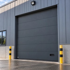 Porte Sectionnelle Industrielle L 5.5 m x H 3.0 m en panneaux sandwich 60 mm isolé Lisse sans rainure.