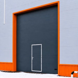 Porte Sectionnelle Industrielle L 4.5 m x H 4.0 m avec portillon intégré, panneaux sandwich 40 mm isolé Acier Galvan