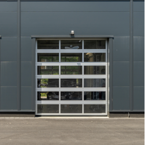 Porte sectionnelle industrielle vitrée L 2.0 m x H 2.5 m en panneaux aluminium 40 mm et double vitrage plexiglass